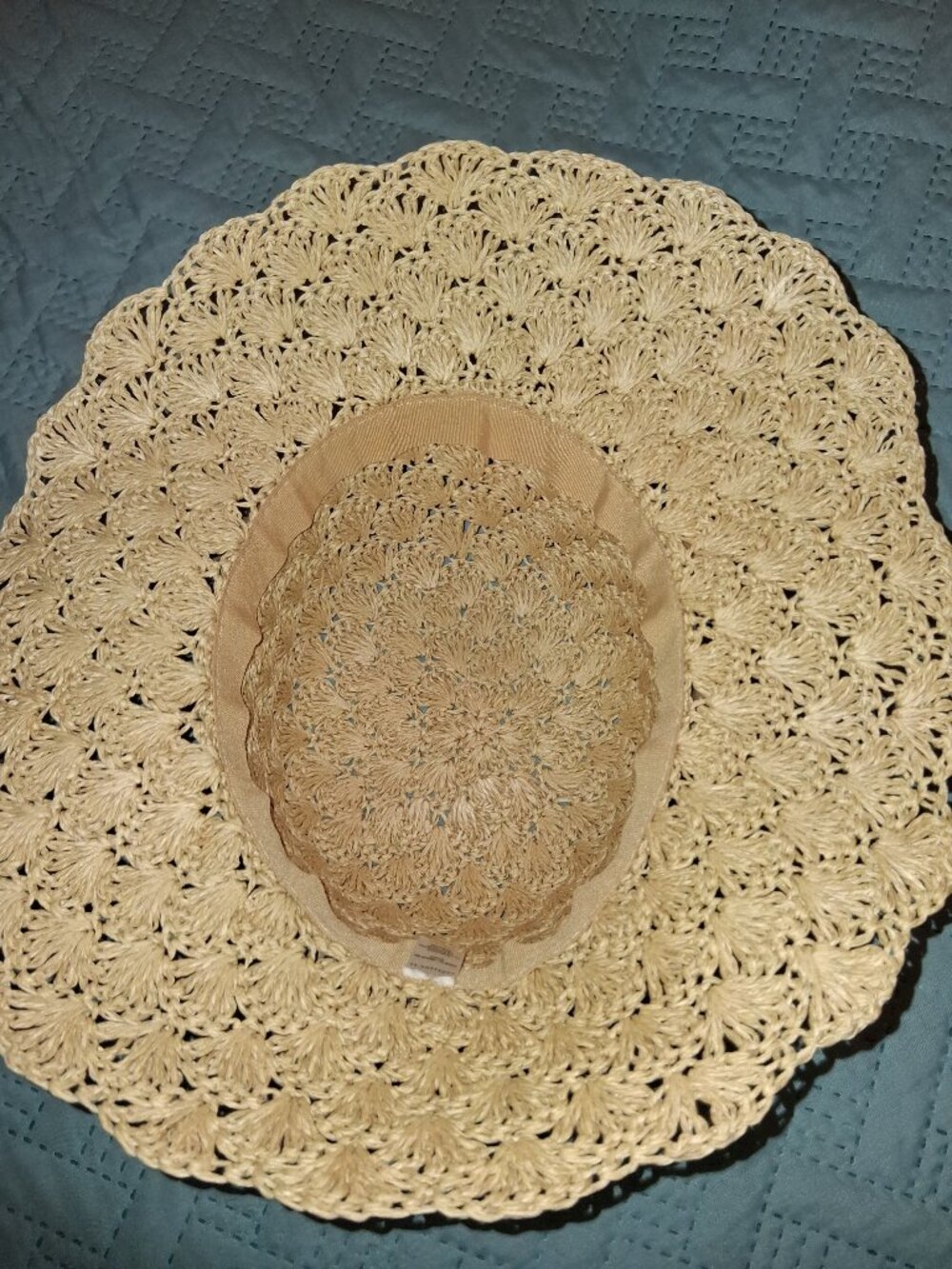 Never worn Hat - Picture 3 of 6